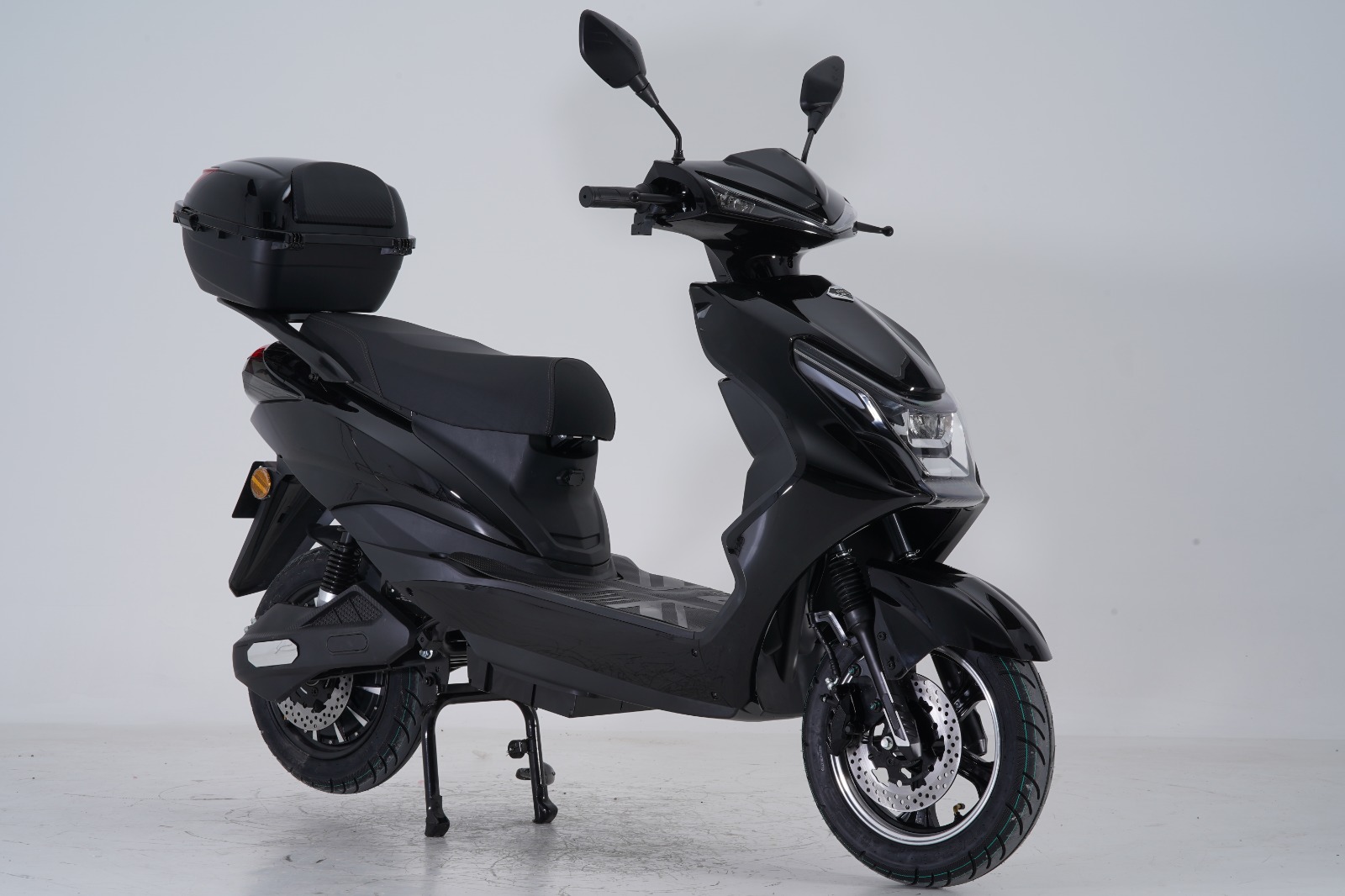 ΗΛΕΚΤΡΙΚΟ ΣΚΟΥΤΕΡ ZXM 2000W ΜΑΥΡΟ